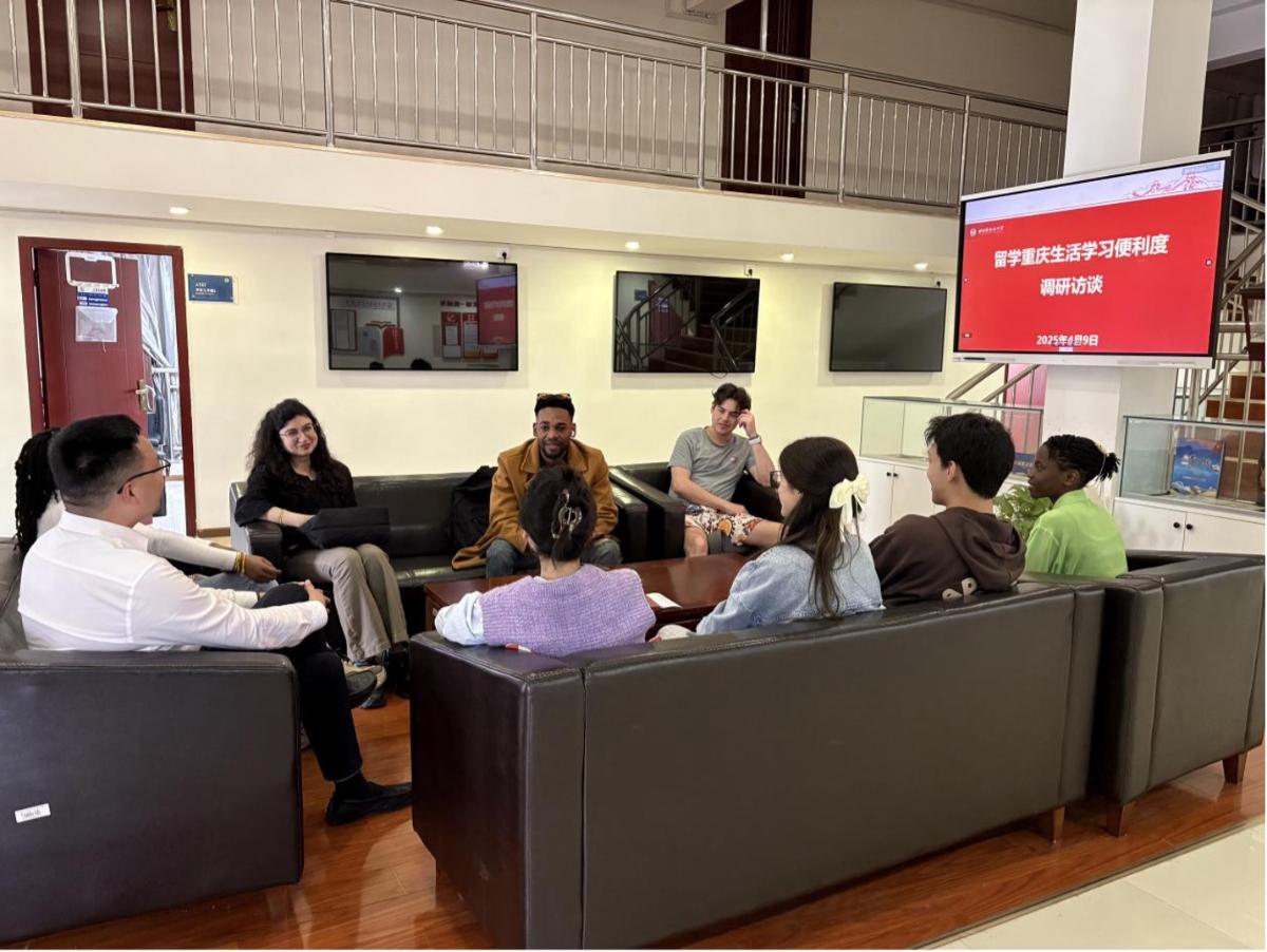 座谈会.jpg